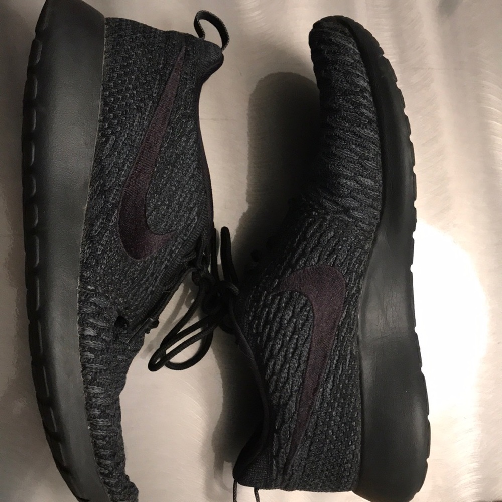 Nike sneakers black